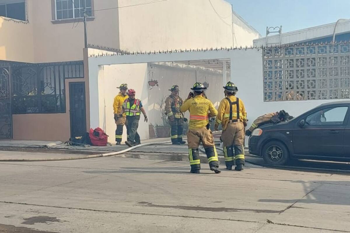 Daña incendio 3 casas en Valle del Rubí
