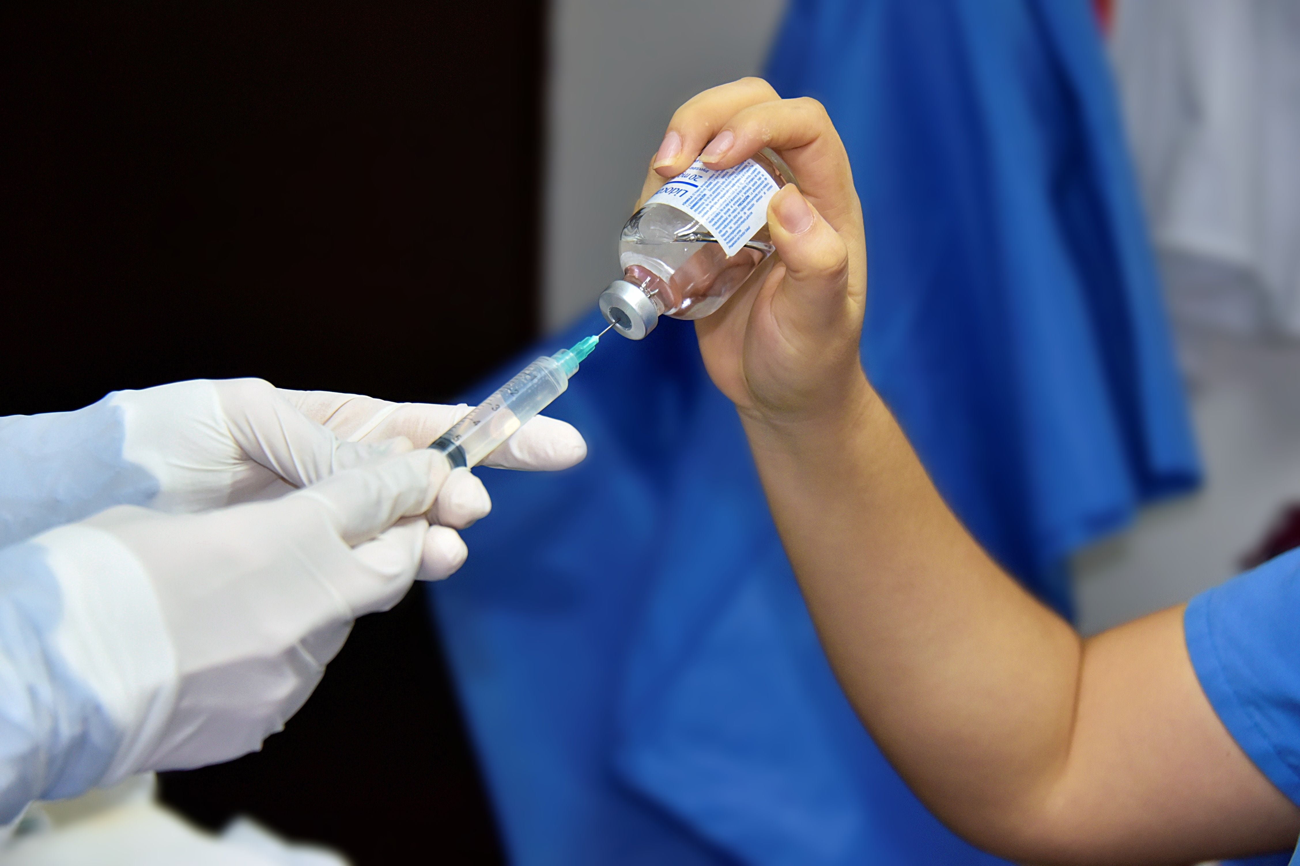 Las contrataciones incluyen fármacos, material de curación, suministros de laboratorio y material radiológico para atender a pacientes en las instituciones públicas del país. | Magnific