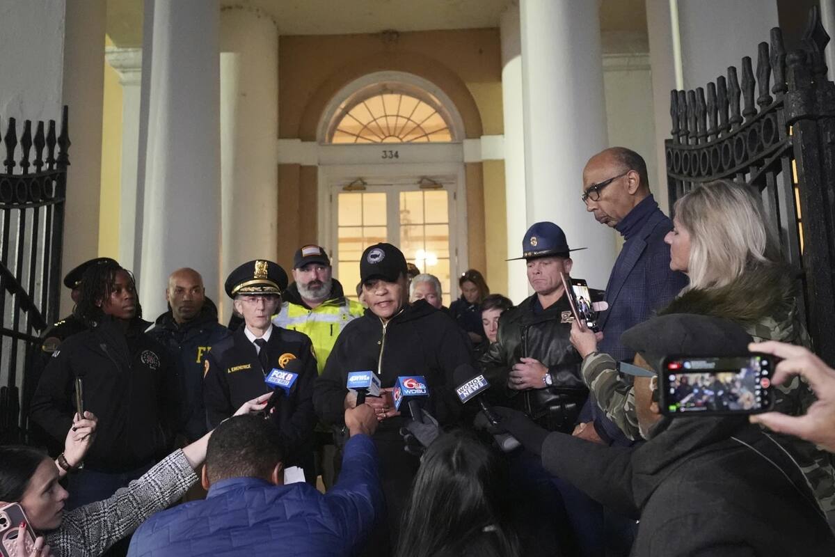 Alcaldesa LaToya Cantrell hace una declaración tras el atropellamiento masivo en Nueva Orleans. | Crédito: AP