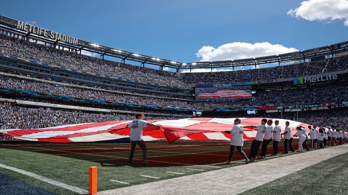 Más de 80,000 asistentes deberán llegar en tren o autobús ante la eliminación del estacionamiento en el estadio. /Reuters