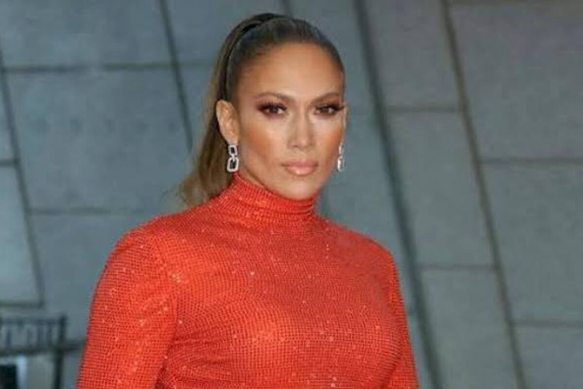 JLo regresa a las pasarelas y porta el mismo vestido de hace casi 20 años