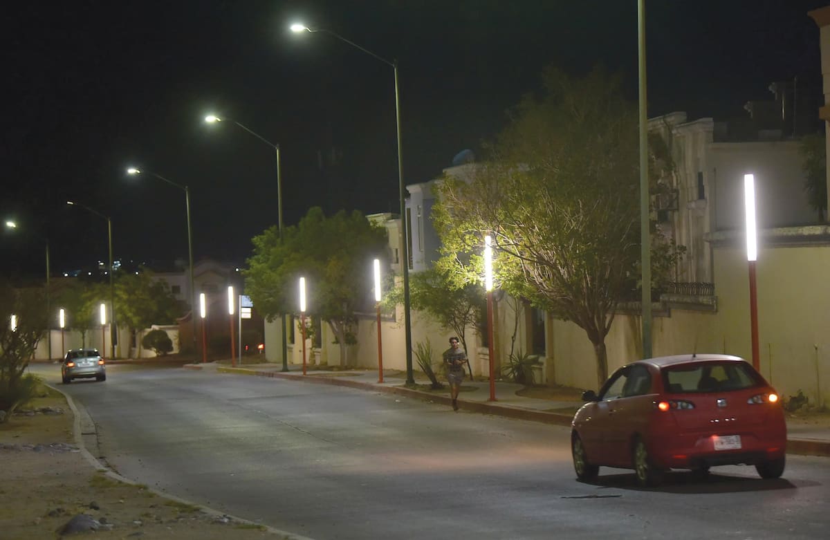 Mil 181 bolardos de iluminación y cámaras refuerzan la seguridad en tramos estratégicos de Hermosillo.