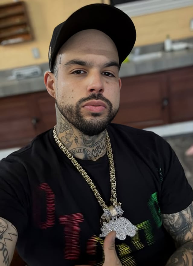 Emiliano Aguilar explota al ser interrogado sobre su vida privada en plena entrevista | Foto: Especial (instagram)