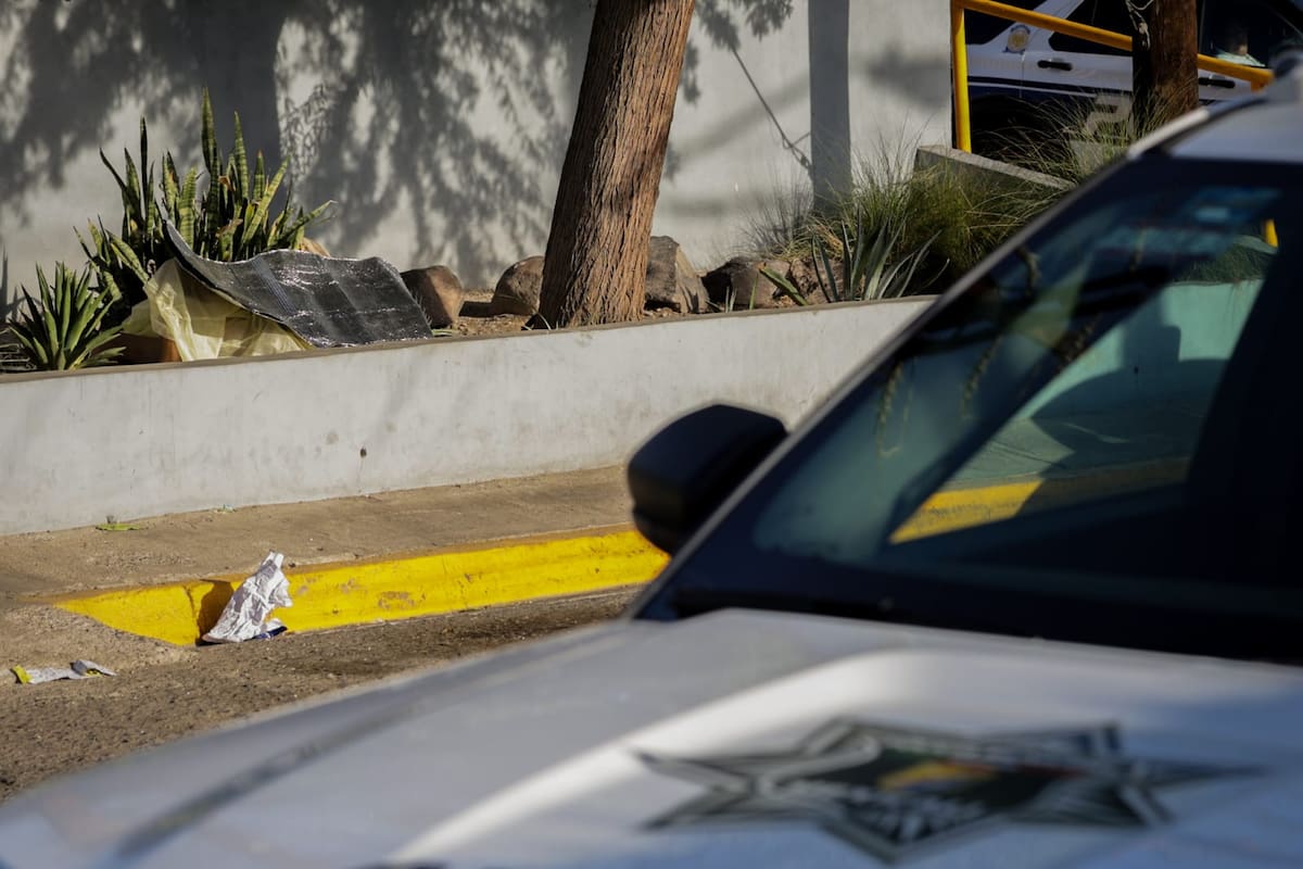 Muere hombre en vía pública durante jornada de 48 grados en Mexicali