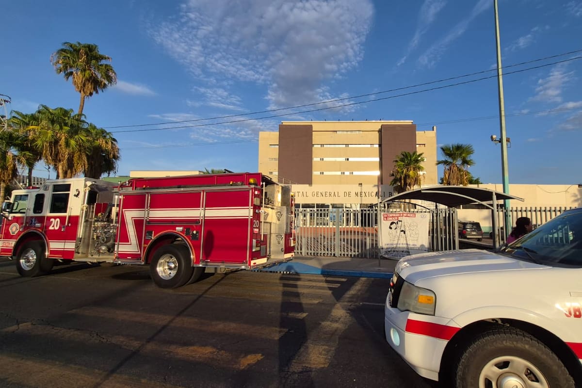 Humo en Hospital General moviliza a Bomberos; evacúan pacientes por prevención