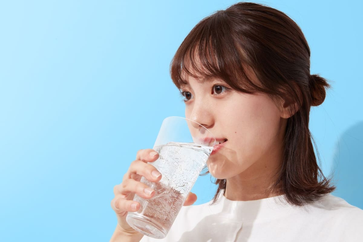¿El agua con gas daña los dientes? Esto dicen los expertos