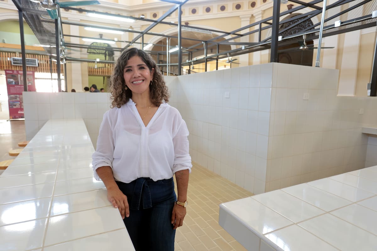 María Auxiliadora Ung Arroyo, secretaria de la Unión de Locatarios, informó que están en los trámites de la instalación del gas, para  luego seguir con la energía  eléctrica y  finalmente actualizar contratos de agua. FOTO: JULIÁN ORTEGA