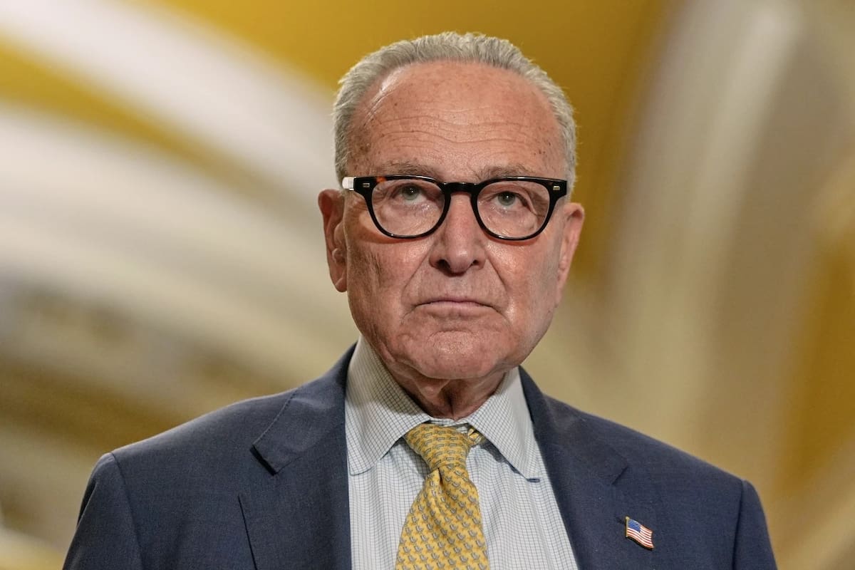 El líder de la minoría del Senado, Chuck Schumer, de Nueva York, escucha durante una conferencia de prensa tras un almuerzo político en el Capitolio, el martes 9 de septiembre de 2025, en Washington. | Crédito: AP/Mariam Zuhaib