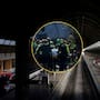 La Embajada de México en España activó protocolos de emergencia y presenta reporte ante la Guardia Civil tras el trágico accidente ferroviario que dejó al menos 68 muertos y un connacional sin localizar