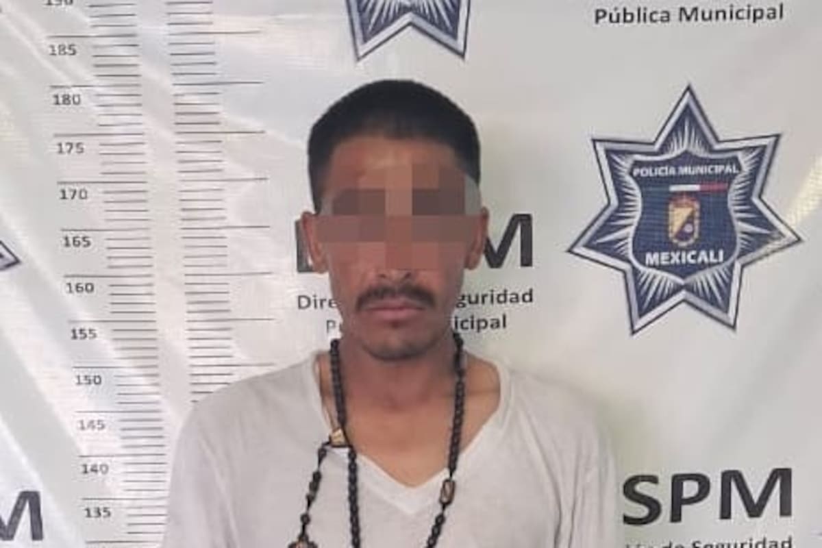 Atrapan a sujeto brincando la barda de una primaria en el fraccionamiento Condesa