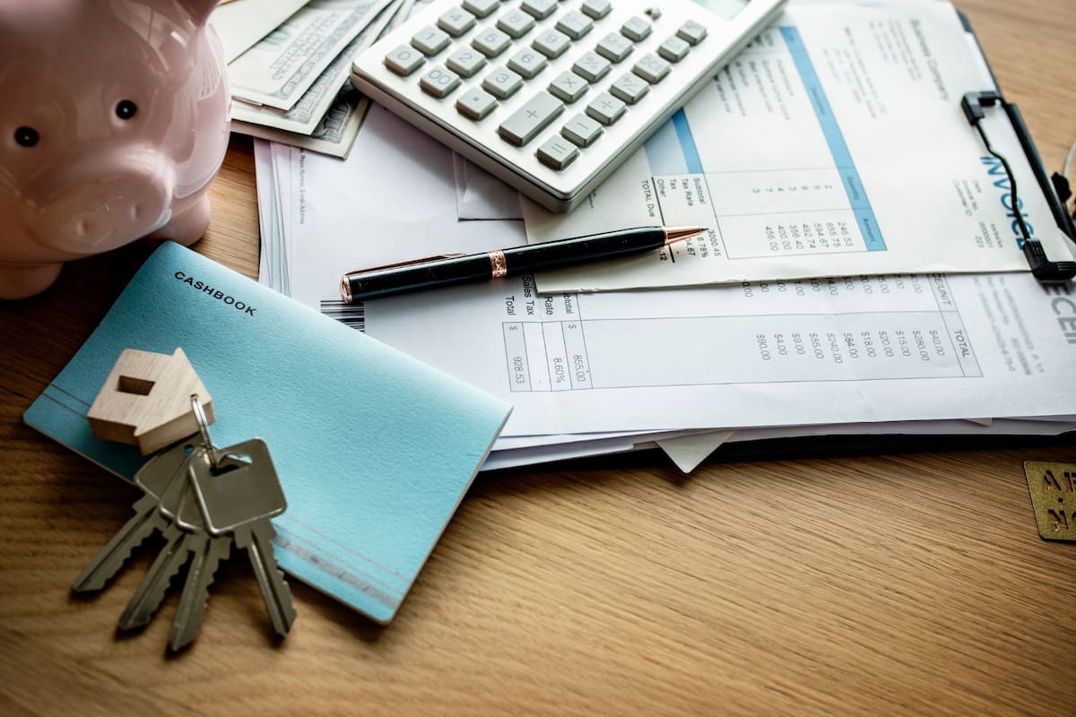 Los jóvenes mexicanos destinan el 47% de su sueldo en el pago de renta para vivir en zonas céntricas, superando por casi el doble el límite financiero del 30% recomendado por expertos para mantener un balance económico saludable