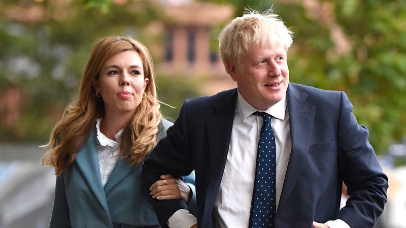 Prometida de Boris Johnson, embarazada y con síntomas de Covid-19