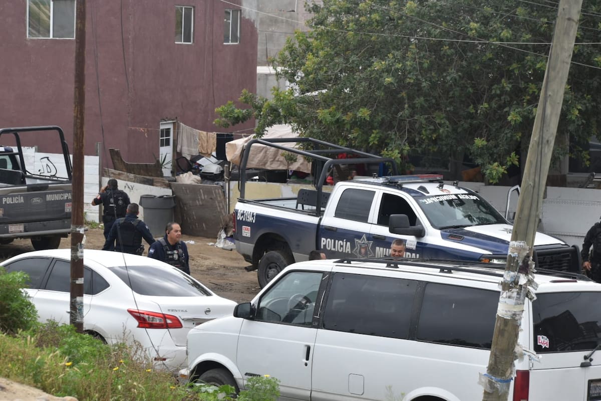 Atacan a balazos a policías municipales en la colonia Fausto González