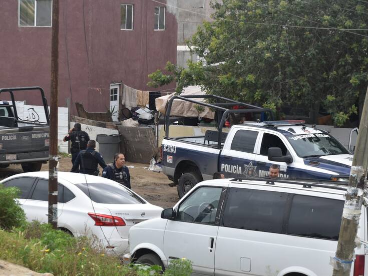 Atacan a balazos a policías municipales en la colonia Fausto González