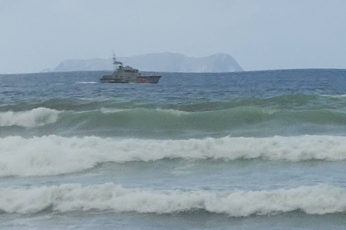 Buscan por aire y tierra a joven que se ahogó en Playas de Tijuana
