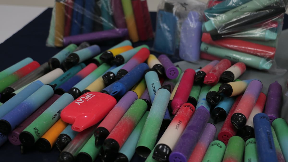 Cárteles se apoderan del negocio de los vapeadores en México tras la prohibición total con amenazas secuestros y un mercado negro que sigue creciendo, según AP