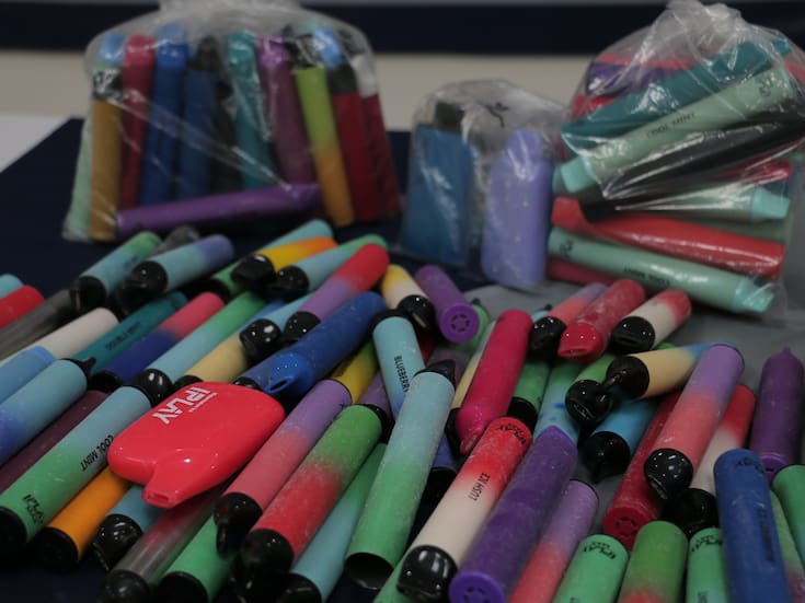 Cárteles se apoderan del negocio de los vapeadores en México tras la prohibición total con amenazas secuestros y un mercado negro que sigue creciendo, según AP