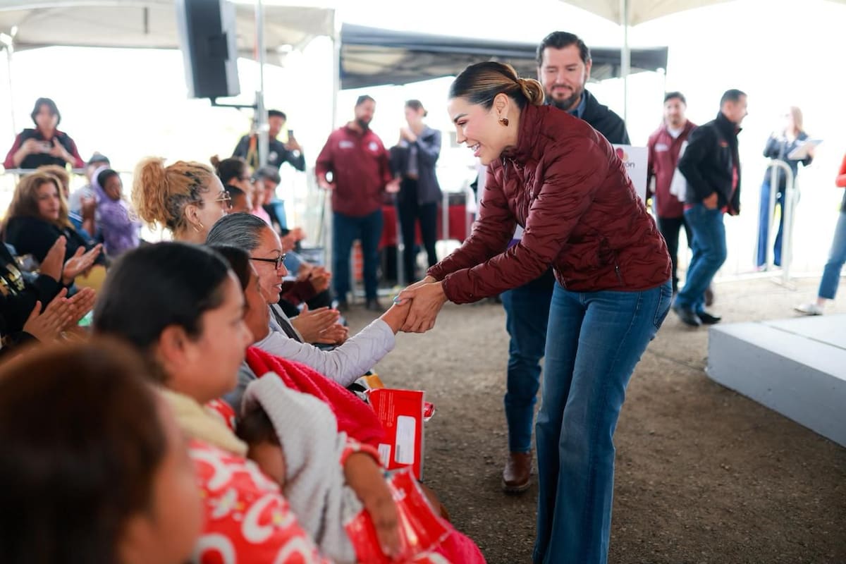 Encabeza gobernadora Marina del Pilar entrega nuevas tarjetas violeta para madres jefas de familia
