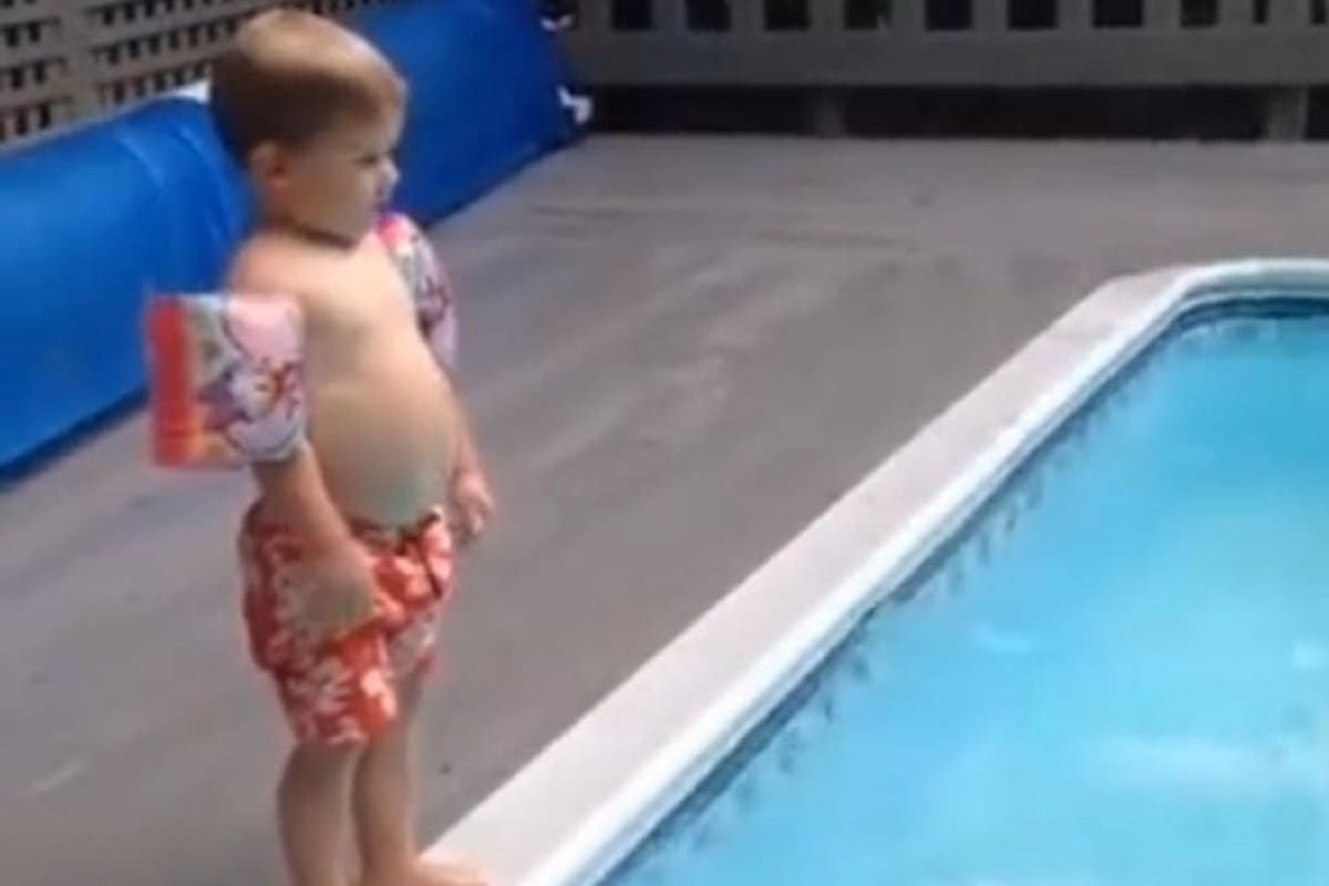 Mueren ahogados 2 de 3 niños que cayeron en una piscina en Arizona