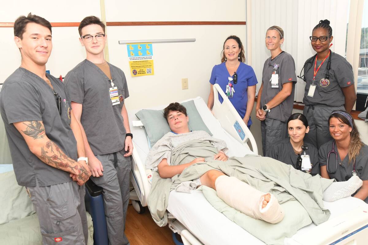 El adolescente de 14 años se sometió a una cirugía de emergencia en Camp Lejeune luego de que un tiburón le mordiera la pierna en una playa de Carolina del Norte. Foto: Facebook/ Naval Medical Center Camp Lejeune