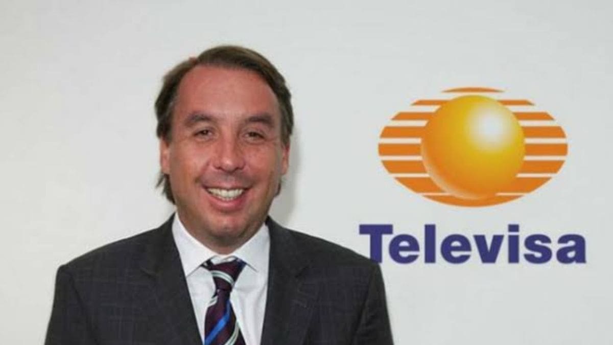 Azcárraga arrastra millonaria deuda con el SAT, pero sus empresas reciben recursos públicos rumbo al Mundial 2026