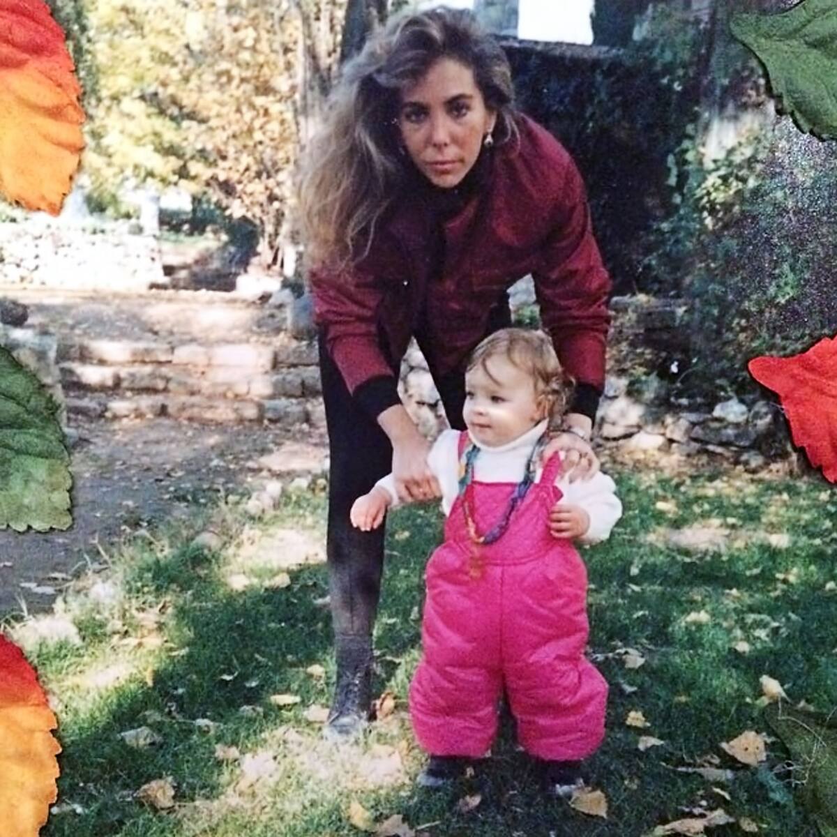 Belinda comentó que su mamá le contó que justo cuando yo estaba naciendo, le pusieron la epidural y estaba leyendo Vogue.