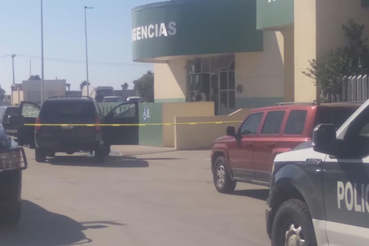 Balean a pareja en camioneta de funeraria frente a escuela en Rosarito