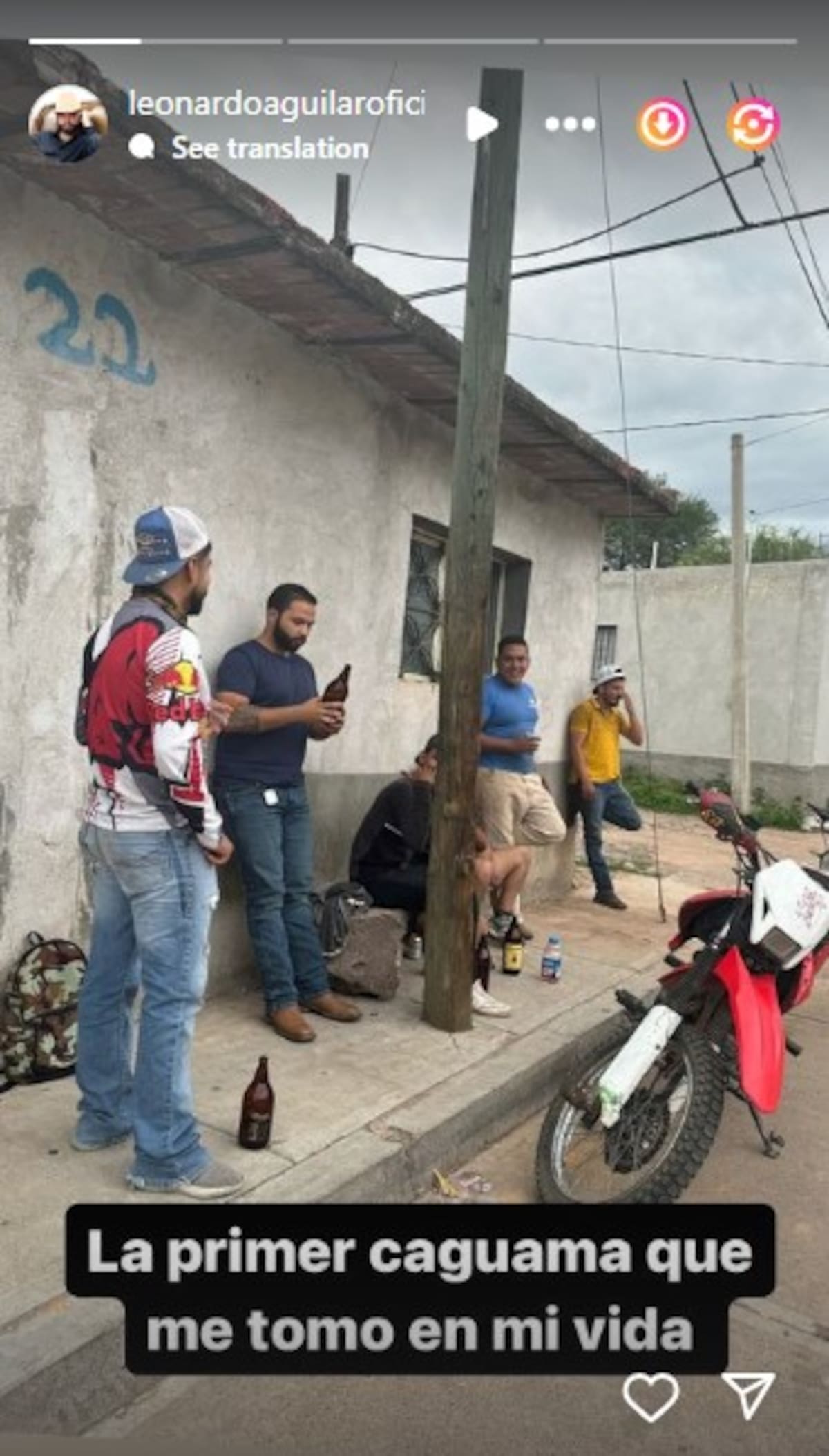 Leonardo Aguilar se toma su primera "caguama" / Instagram: @leonardoaguilaroficial