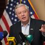 Muerte del senador republicano Lindsey Graham, aliado de Trump, obliga a elegir rápido a su sustituto para noviembre
