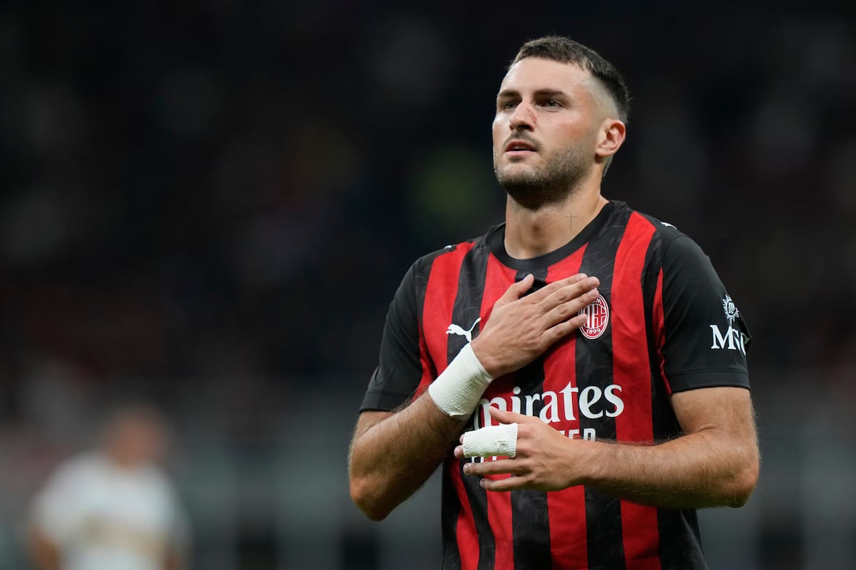 Santiago Giménez rompe sequía goleadora en el triunfo del Milan; ¿Desde cuándo no anotaba?