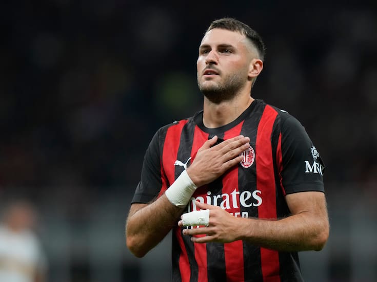 Santiago Giménez rompe sequía goleadora en el triunfo del Milan; ¿Desde cuándo no anotaba?