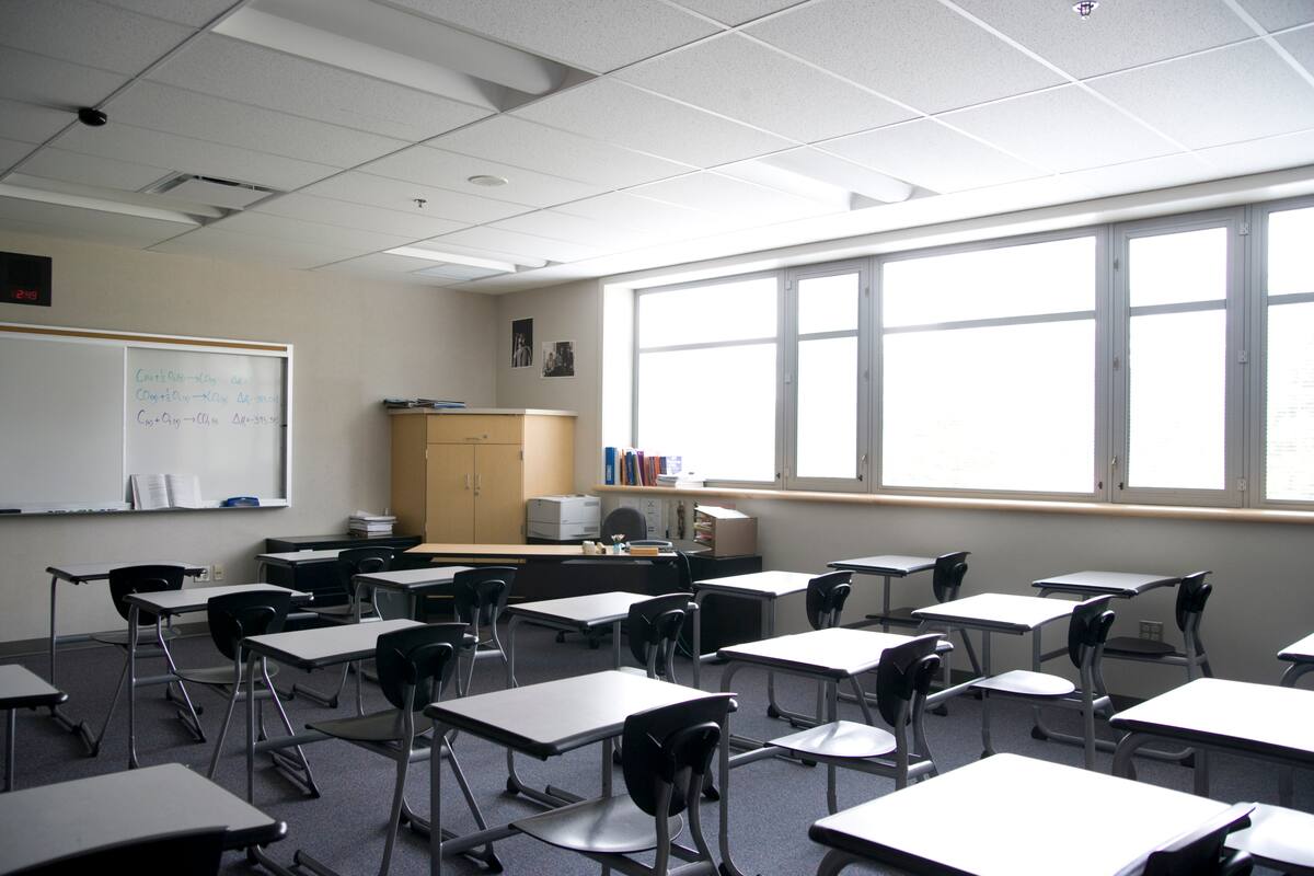 Analizan retrasar regreso a clases por intenso frío