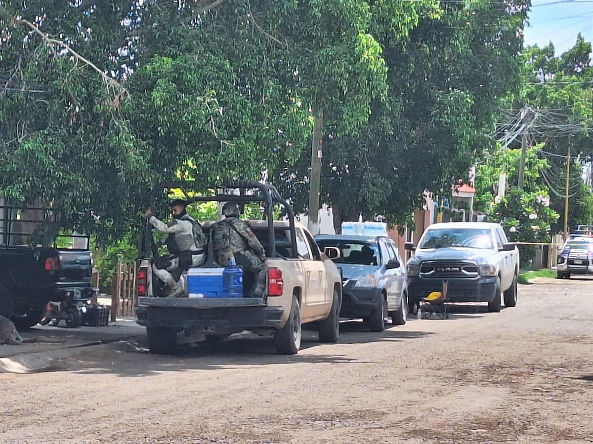 Durante un cateo en un domicilio de Ciudad Obregón, la Fiscalía de Sonora localizó tres osamentas enterradas con apoyo del colectivo Guerreras Buscadoras.