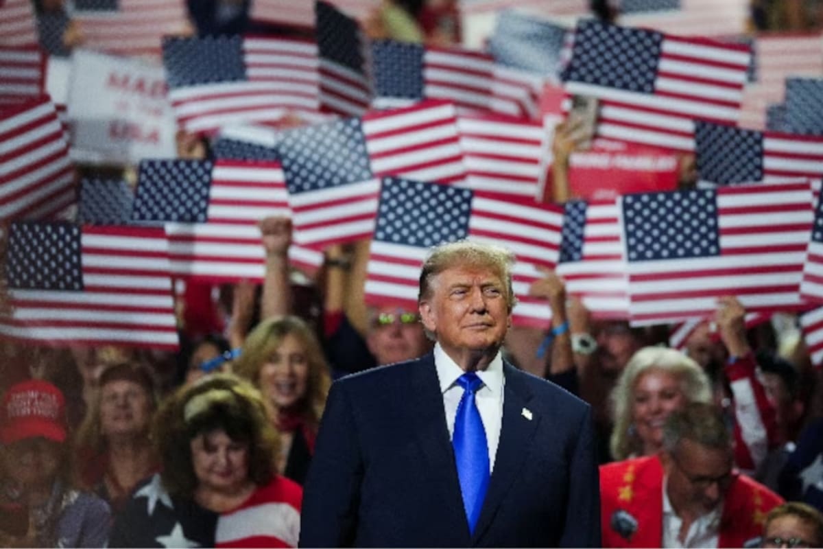 Trump ofrece 5 mil dólares a cada adulto estadounidense si los republicanos mantienen el control del Congreso, una promesa que implicaría un gasto de unos 1.35 billones de dólares mientras el partido busca recuperar apoyo antes de las elecciones de noviembre