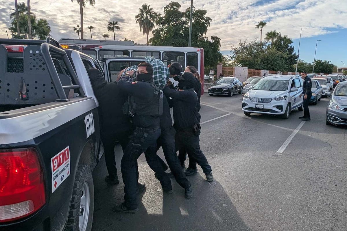 Detienen a dos personas durante bloqueo por desaparición de Lamberto G