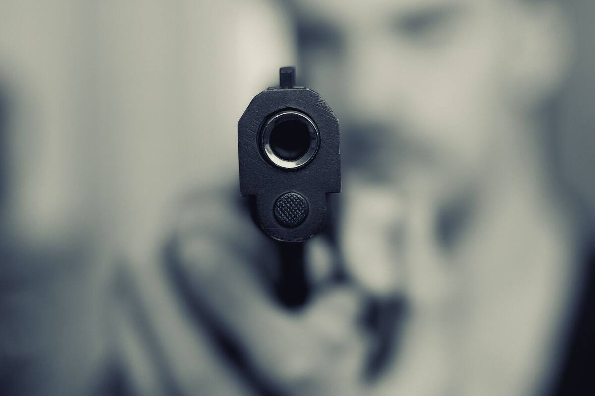 Sujeto toma rehenes, le dispara a su padre y a policías en Huixquilucan, Estado de México
