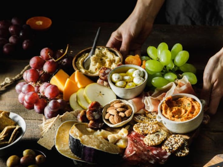 Guía paso a paso: Cómo armar una tabla de charcutería para cualquier reunión