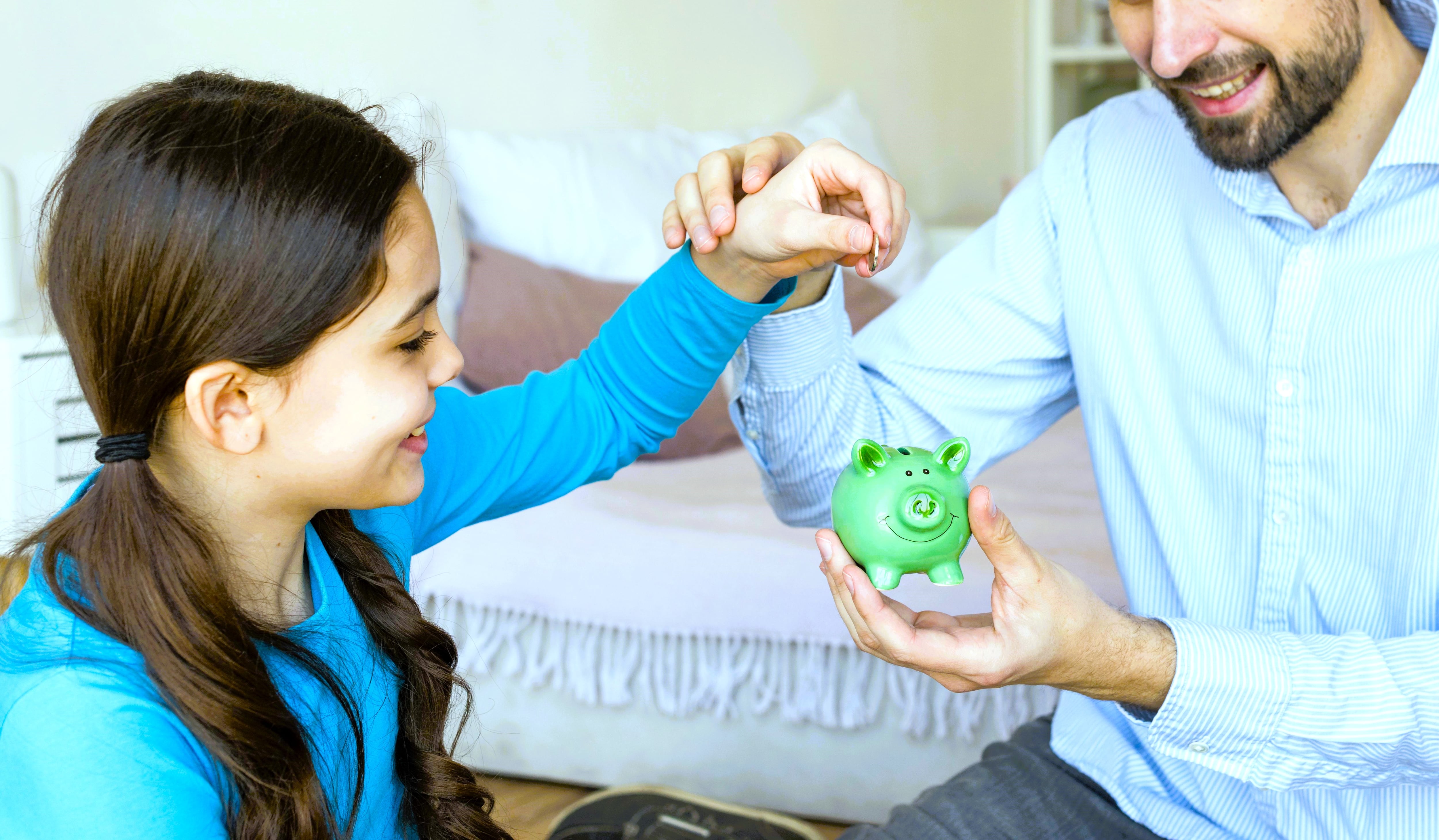 Finanzas para niños: ¿Cómo puedes inculcar el hábito del ahorro en tus hijos más rápido?