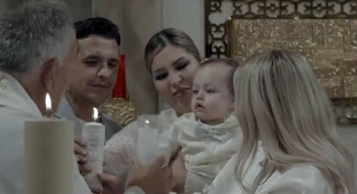 A la ceremonia sí asistió Christian Nodal, pero no su esposa Ángela Aguilar.