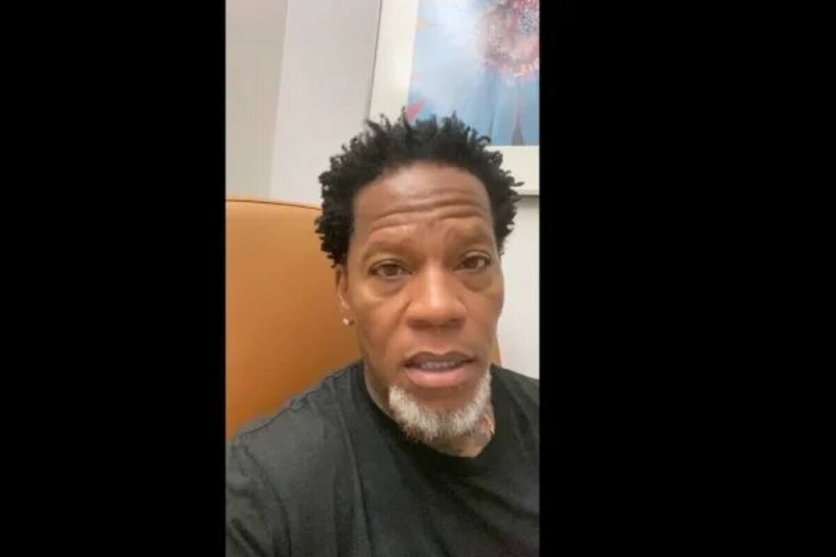 Comediante D.L. Hughley se cae en el escenario: tiene Covid-19