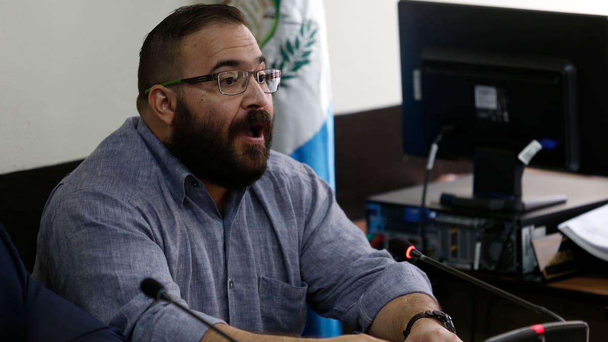 Se aplazó la audiencia de preliberación de Javier Duarte, exgobernador de Veracruz, la FGR se opone por corrupción y daño al erario, mientras la defensa afirma que ha cumplido todos los requisitos para salir