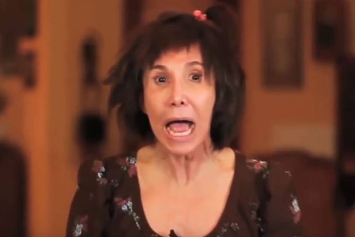 Yuri canta cómo "La Chimoltrufia" y enloquece las redes