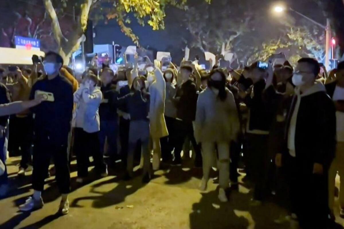 Crecen las protestas en China por los confinamientos: por qué son inusuales las manifestaciones más recientes que se están extendiendo por el país
