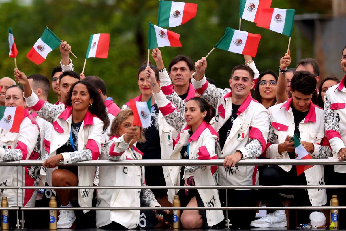 Delegación Mexicana hace su gran entrada en la inauguración de París 2024