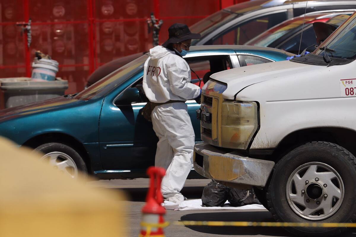 Homicidios Tijuana: Localizan cadáver dentro de cajuela de auto en estacionamiento