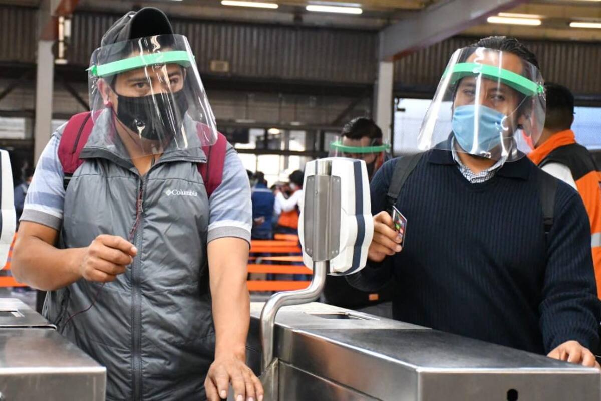 Metro CDMX anuncia reglas para ingresar ante Covid-19; e inicia distribución gratuita de caretas de protección entre sus usuarios