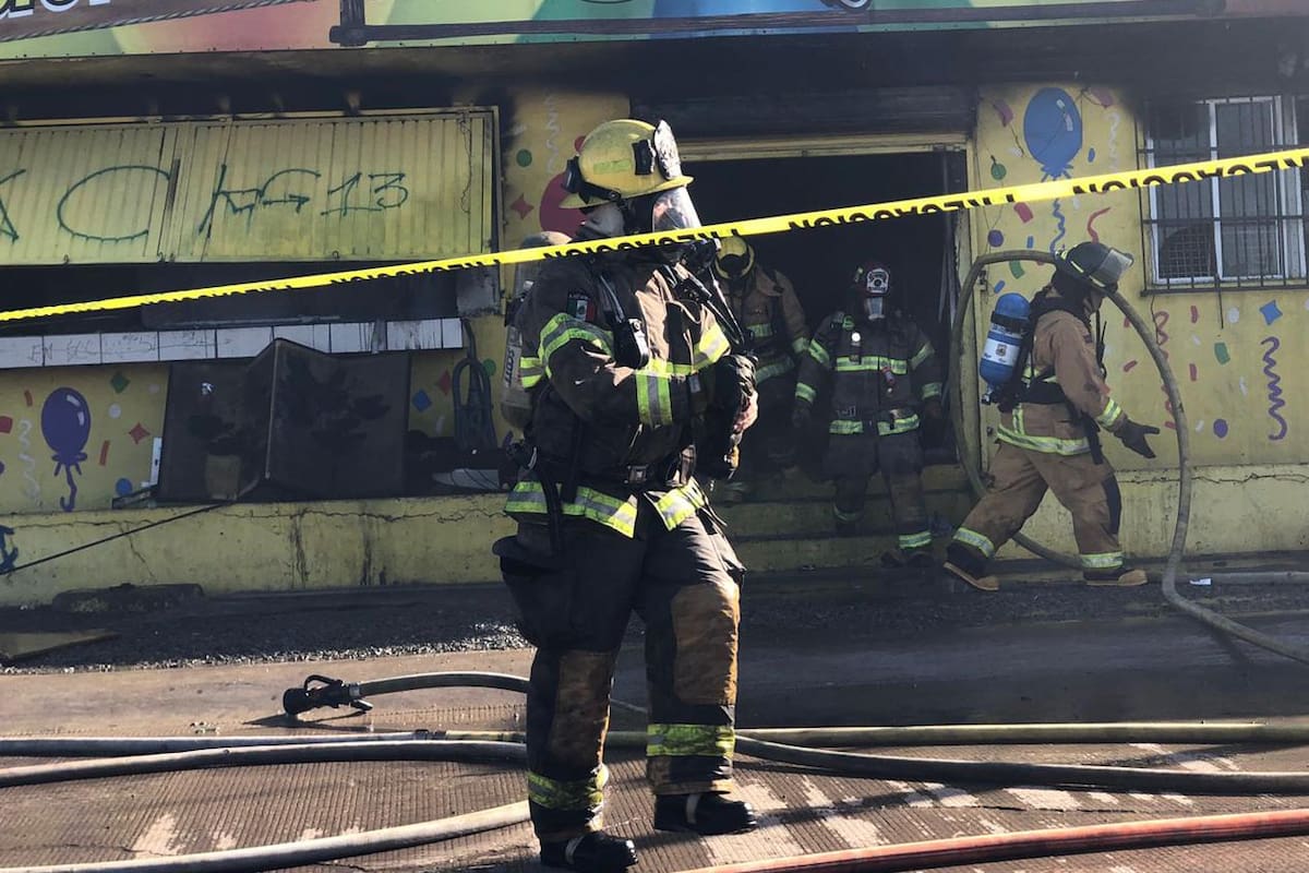 Consume incendio mercancía de tienda de segunda en Rosarito