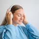 ¿Por qué algunas canciones se quedan “pegadas” en la cabeza? La psicología tiene una explicación