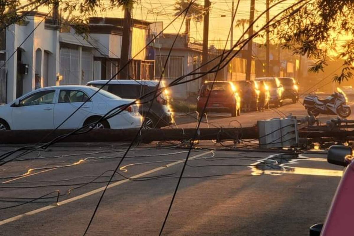 Caen postes de cableado en Infonavit Cucapah