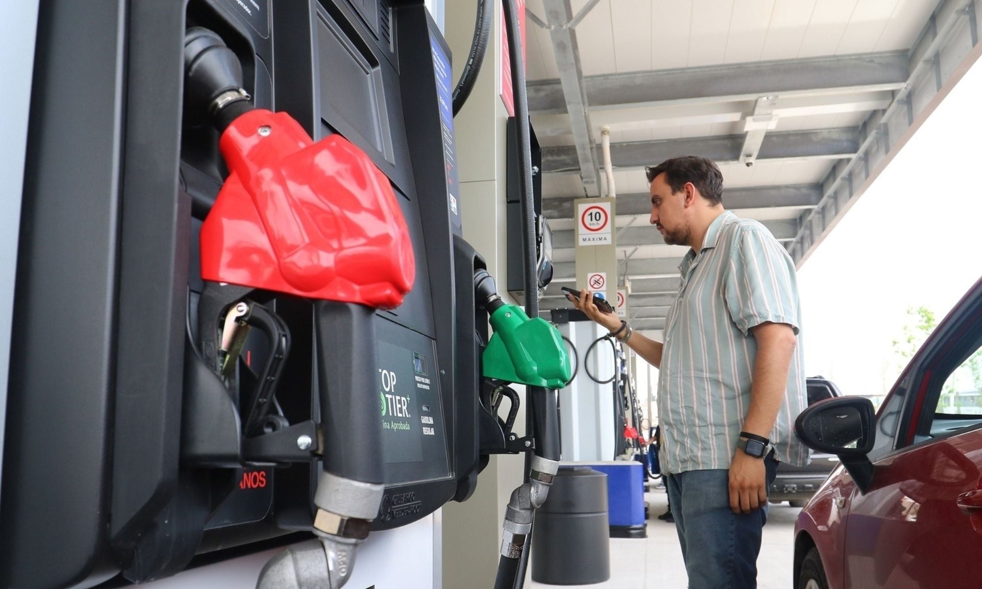 Actualmente, el cumplimiento y pago de la cuota del IEPS recae de manera directa sobre los productores e importadores de petrolíferos.